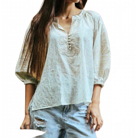 NEW ROSE & ROSE oval applique v-neck top in white/ gold